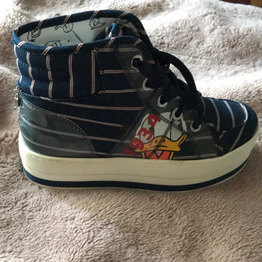 Size 7 Donald Duck Edition high tops by Spring - Picture 1 of 6